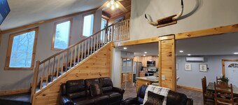 Lake & Pool Access Included, Private Backyard Hot Tub, Firepit & Arcade Room