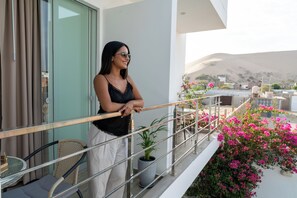 Premium bedding, down duvets, individually furnished, desk - Hotel La Estancia Ica (Ica)