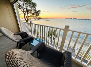 Property grounds - Waterfront Petfriendly Private Beach Home with Private Fishing Pier (Navarre)