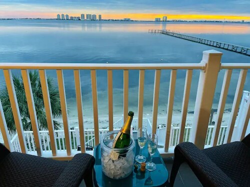 Waterfront Petfriendly Private Beach Home with Private Fishing Pier