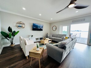 Smart TV - Waterfront Petfriendly Private Beach Home with Private Fishing Pier (Navarre)