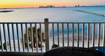 Waterfront Petfriendly Private Beach Home with Private Fishing Pier