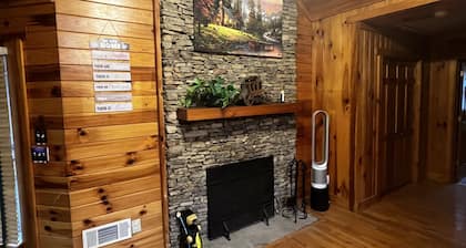 Clean & Cozy Cabin in the Woods