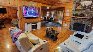 TV connectée, cheminée, jeux vidéo, livres