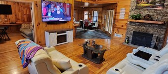 Clean & Cozy Cabin in the Woods