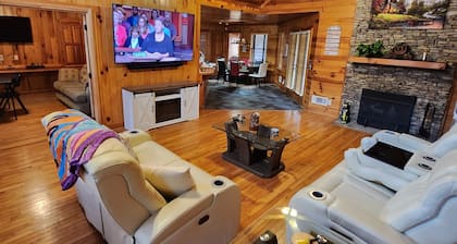 Clean & Cozy Cabin in the Woods