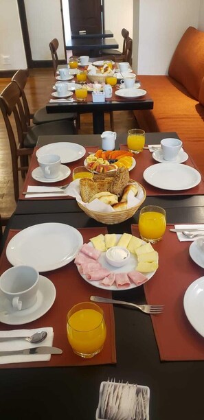 Free daily continental breakfast 