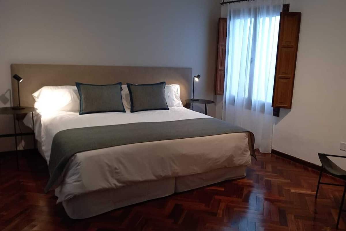 Minibar, blackout curtains, soundproofing, free WiFi