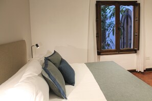 Standard Double Room | Minibar, blackout drapes, soundproofing, free WiFi - Hotel Del Virrey (Salta)