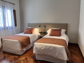 ห้องสแตนดาร์ดดับเบิล | มินิบาร์, ผ้าม่านกันแสง, ห้องเก็บเสียง, Wi-Fi ฟรี