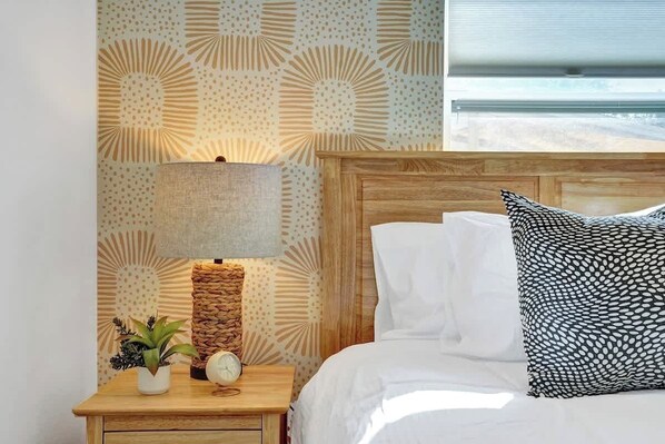 3 dormitorios, escritorio, tabla de planchar con plancha y cuna de viaje