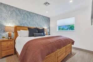 3 bedrooms, desk, iron/ironing board, travel cot