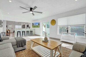 Una televisión, una oficina