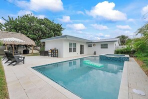 Pool - 5 mins to beach + Brand New Pool and Tiki Hut. (Oakland Park)