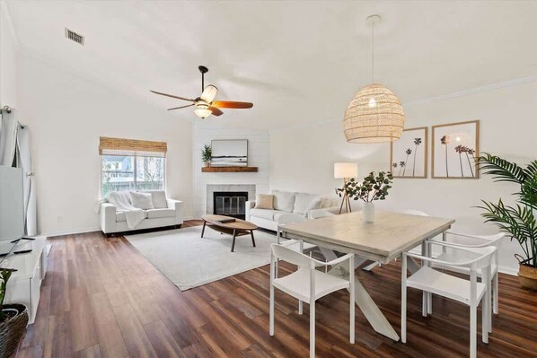 Televisión y oficina 