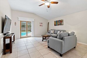 TV, table football, offices - Heated Pool & Game Room! The Sunshine Cottage (Jacksonville Beach)