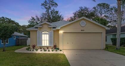Heated Pool & Game Room! The Sunshine Cottage