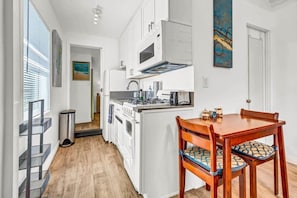 Fridge, microwave, oven, stovetop - North Park 1BR Cottage Prime Location with Parking (San Diego)