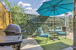 Outdoor dining - North Park 1BR Cottage Prime Location with Parking (San Diego)