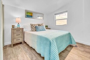 1 bedroom, desk, iron/ironing board, WiFi - North Park 1BR Cottage Prime Location with Parking (San Diego)