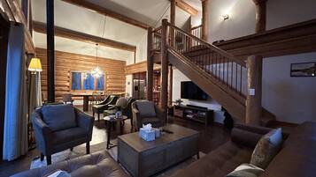Smart TV, fireplace, books, computer monitors