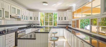 Large Golf View Villa With Pool Jacuzzi and Staff