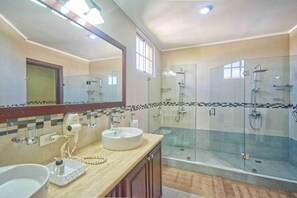 House, Smoking | 4 bedrooms - Large Golf View Villa With Pool Jacuzzi and Staff (Punta Cana)