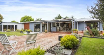 Regent Retreat - Martinborough Holiday Home