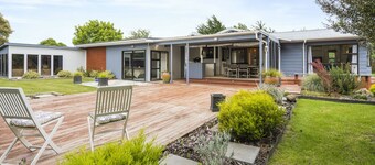 Regent Retreat - Martinborough Holiday Home