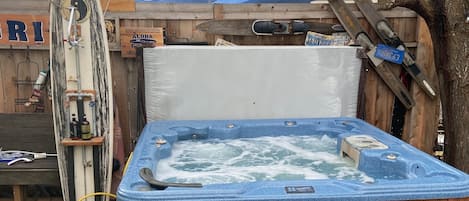 Outdoor spa tub