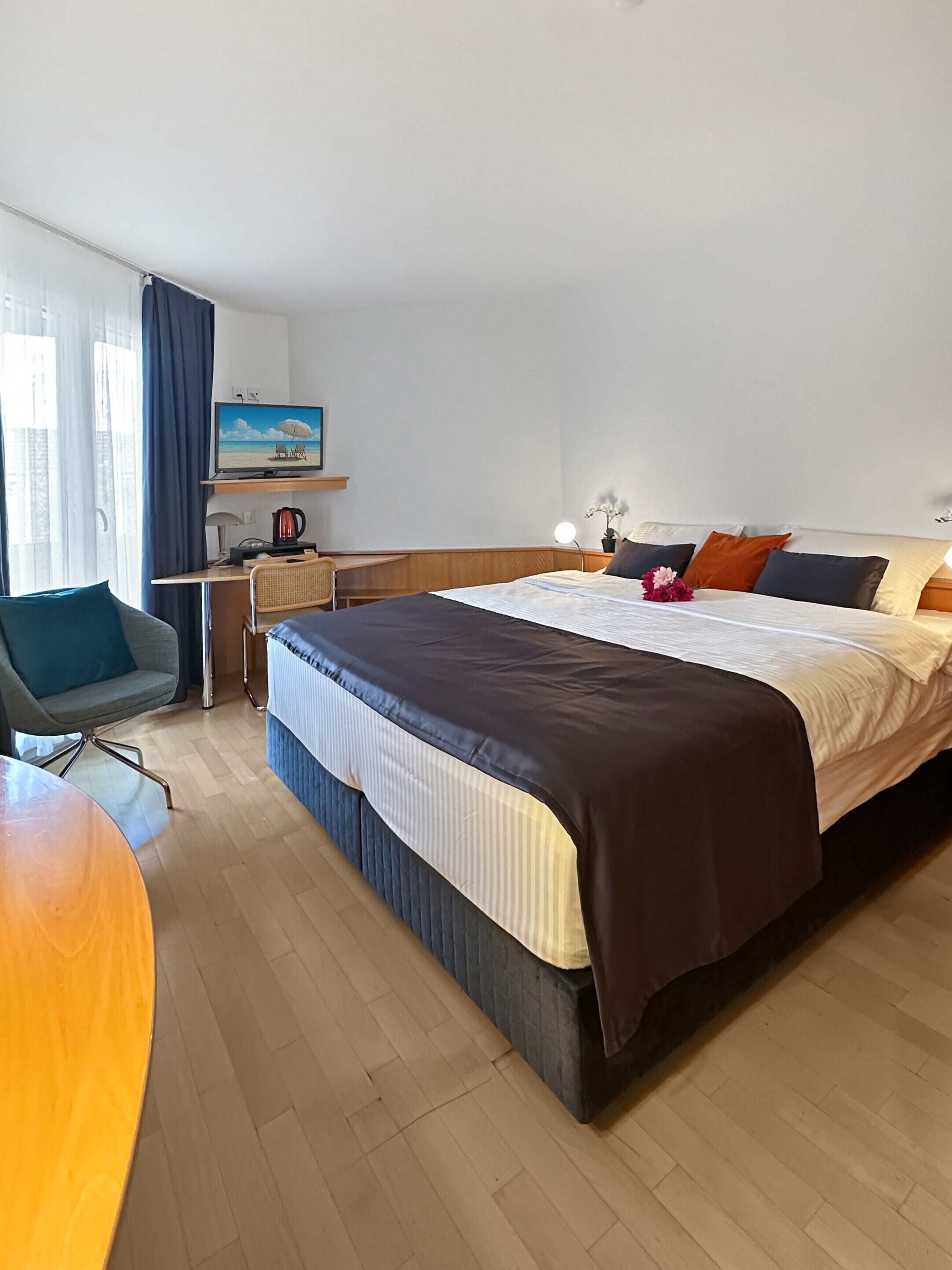 Business Double Room, Ensuite | Premium bedding, memory foam beds, in-room safe, laptop workspace