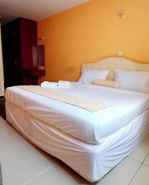 2 habitaciones, tabla de planchar con plancha y wifi gratis
