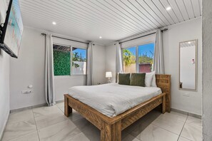 5 室のベッドルーム、デスク、アイロン / アイロン台、旅行用ベビーベッド