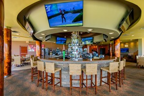 Bar (on property) - Gorgeous Eagle Beach Condo (Oranjestad)