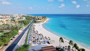 Beach - Gorgeous Eagle Beach Condo (Oranjestad)