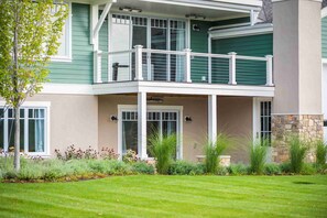 Exterior - Spacious Family Home Overlooking Little Traverse Bay (Harbor Springs)