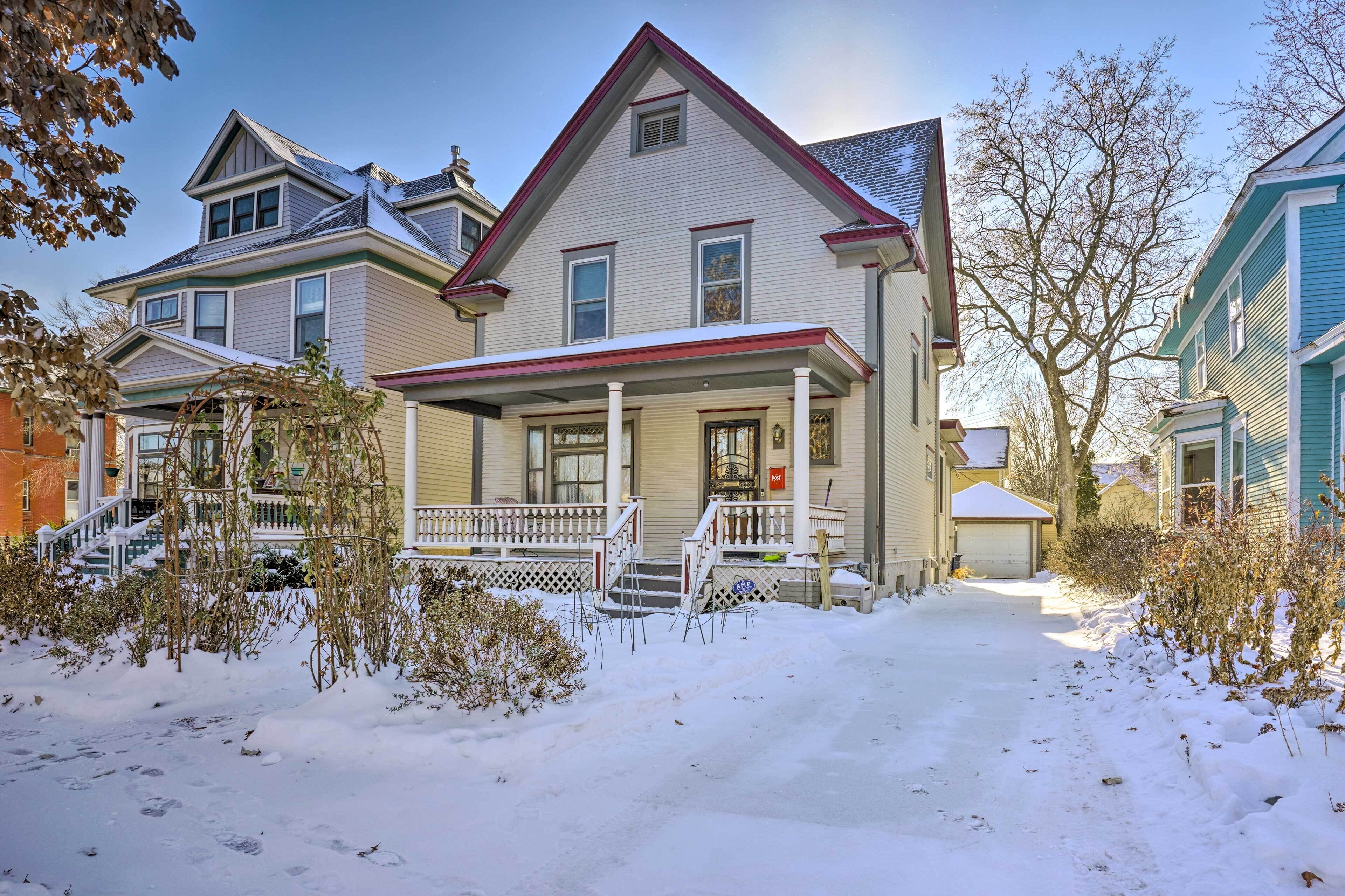 Charming Saint Paul Home w/ Yard, Near Downtown!
