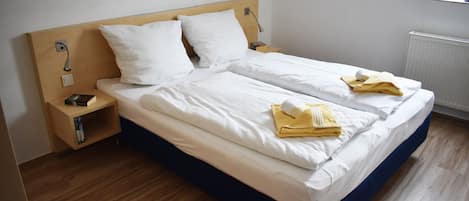 2 bedrooms, desk, free WiFi, bed sheets
