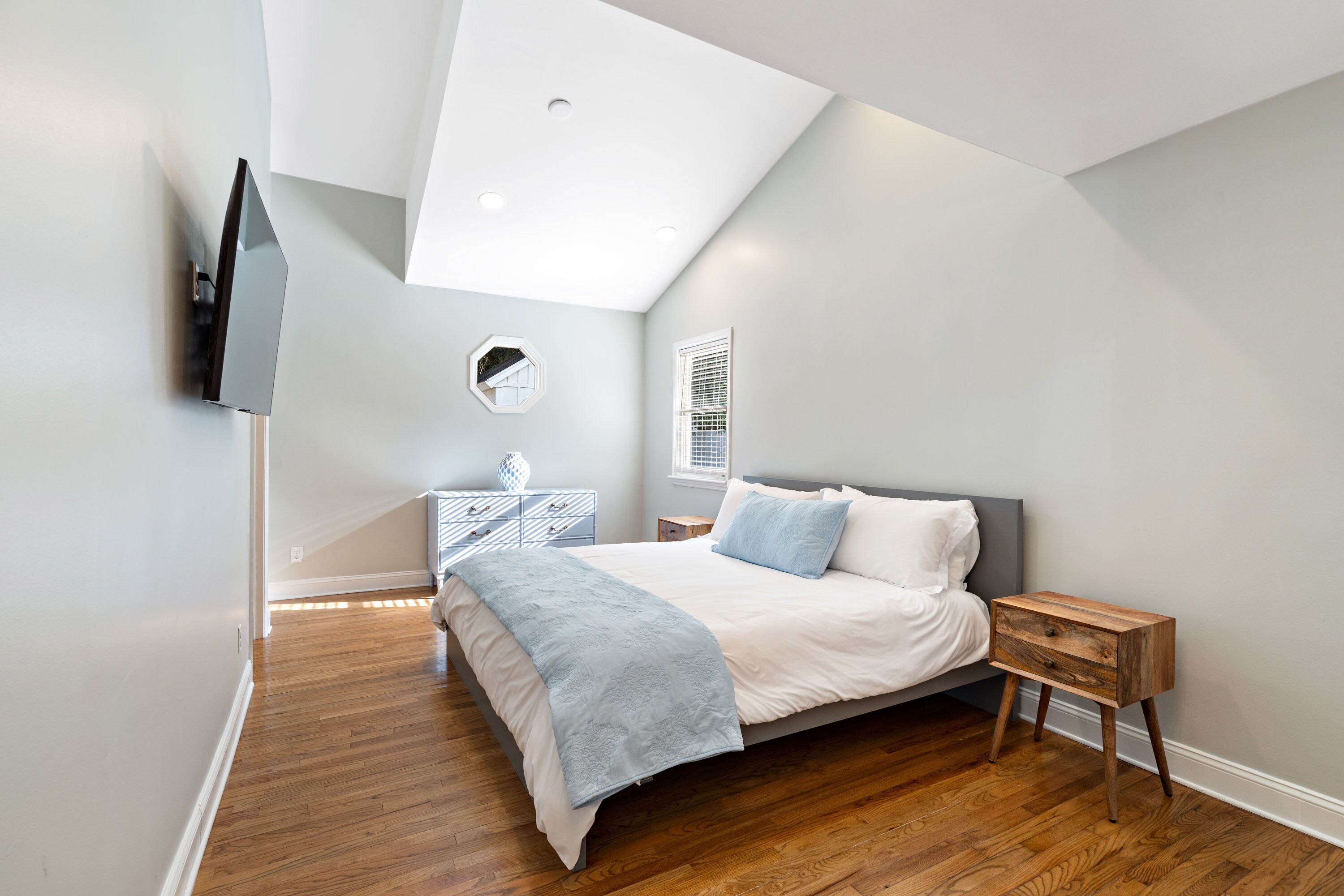 3 chambres, bureau, Wi-Fi gratuit, draps fournis