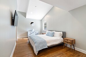 3 bedrooms, desk, free WiFi, bed sheets