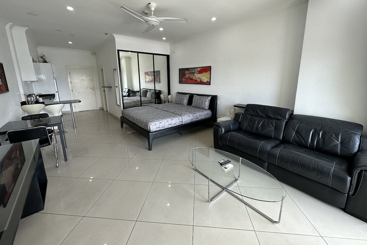 City Studio | Desk, laptop workspace, free WiFi, bed sheets