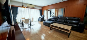 Comfort Condo | Living area