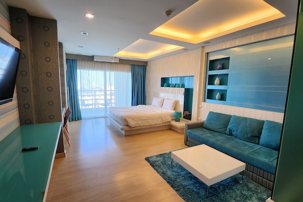 Premium Studio | Living area | 32-inch LED TV with cable channels, TV