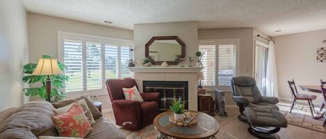 Smart-tv, pejs, dvd-afspiller, kontorer