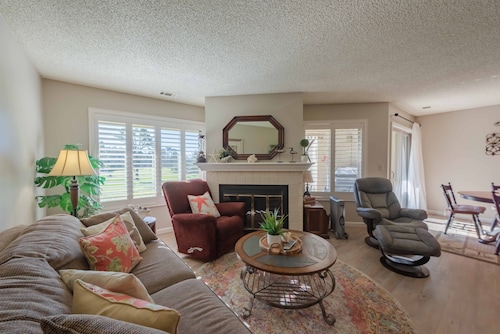Comfy & Cozy Blacklake Golf Course Condo w/views of the fairways.
