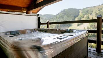 Tina de hidromasaje al aire libre