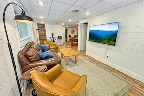 Smart TV y chimenea