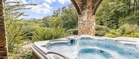 Outdoor spa tub