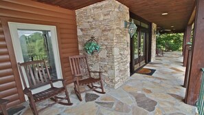 Terrace/patio - Private Pool • HotTub • PoolTbl • 4 king, 1 queen (Sevierville)