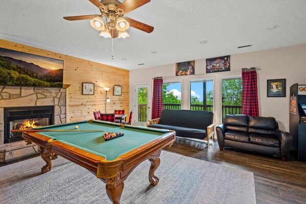 Smart TV, fireplace
